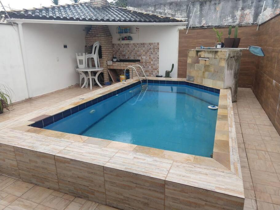 Casa de Férias Casa Em Com 2 Quartos Garagem P 2 Carros, Churrasqueira, Piscina 200 M Da