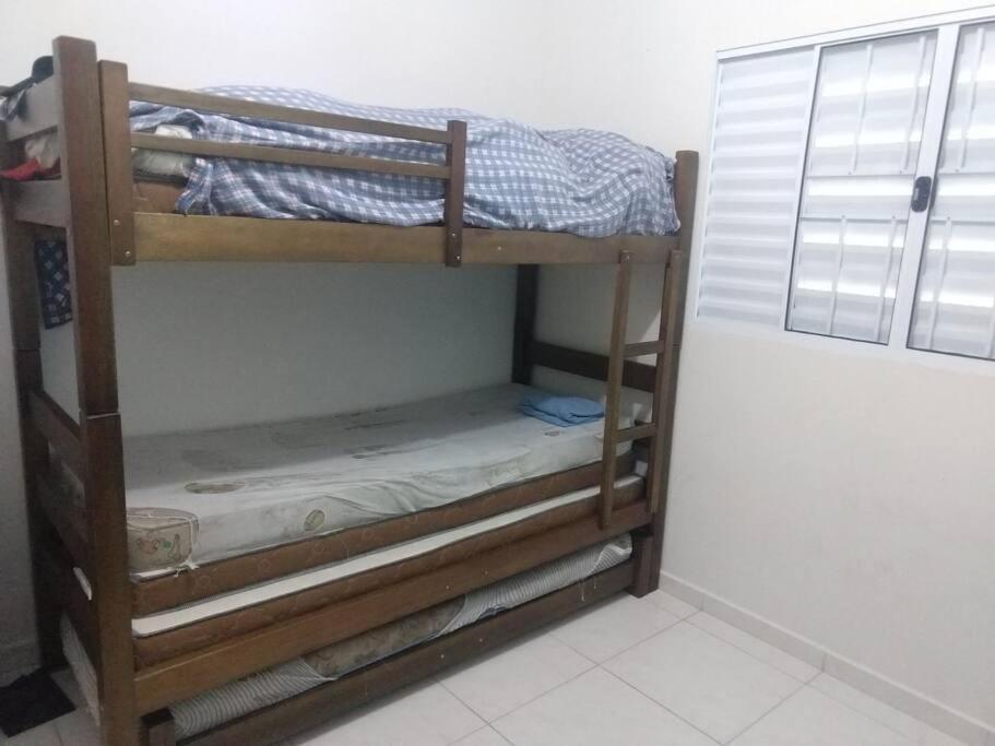 Casa de Férias Casa Em Com 2 Quartos Garagem P 2 Carros, Churrasqueira, Piscina 200 M Da Itanhaém