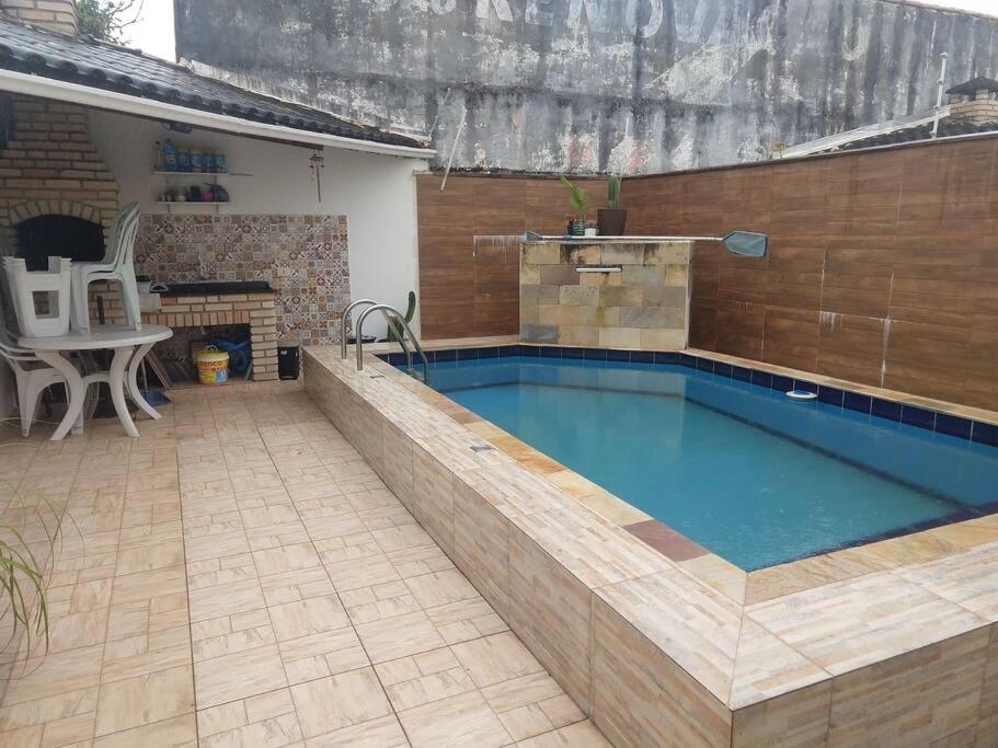 Casa Em Com 2 Quartos Garagem P 2 Carros, Churrasqueira, Piscina 200 M Da * Itanhaém