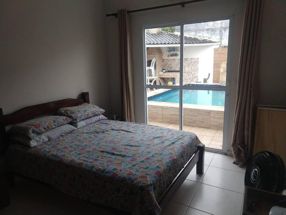 Casa Em Com 2 Quartos Garagem P 2 Carros, Churrasqueira, Piscina 200 M Da