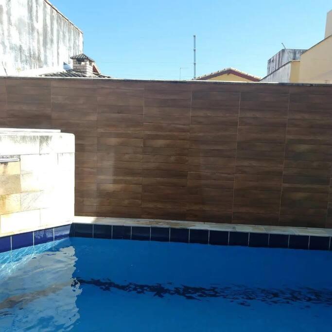 Casa Em Com 2 Quartos Garagem P 2 Carros, Churrasqueira, Piscina 200 M Da * Itanhaem